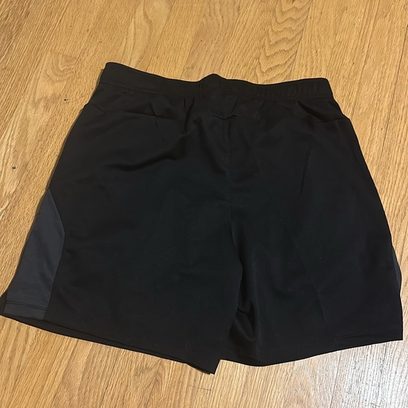 Medium black Alive qwick-dry shorts. - Picture 2 of 3